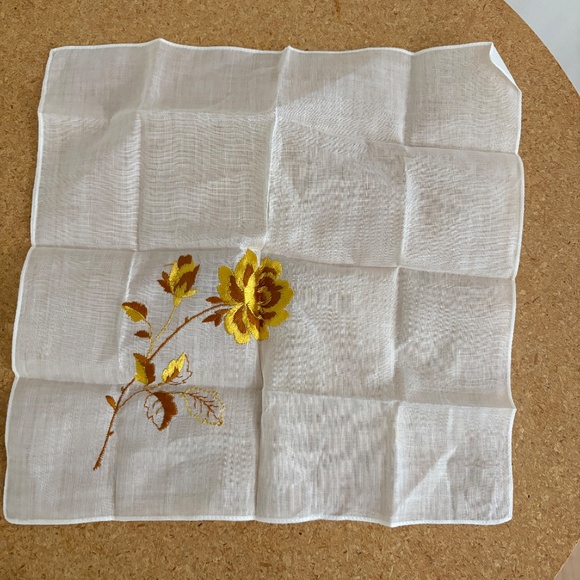 LOT of 12 Vintage Hankerchiefs - Picture 5 of 14